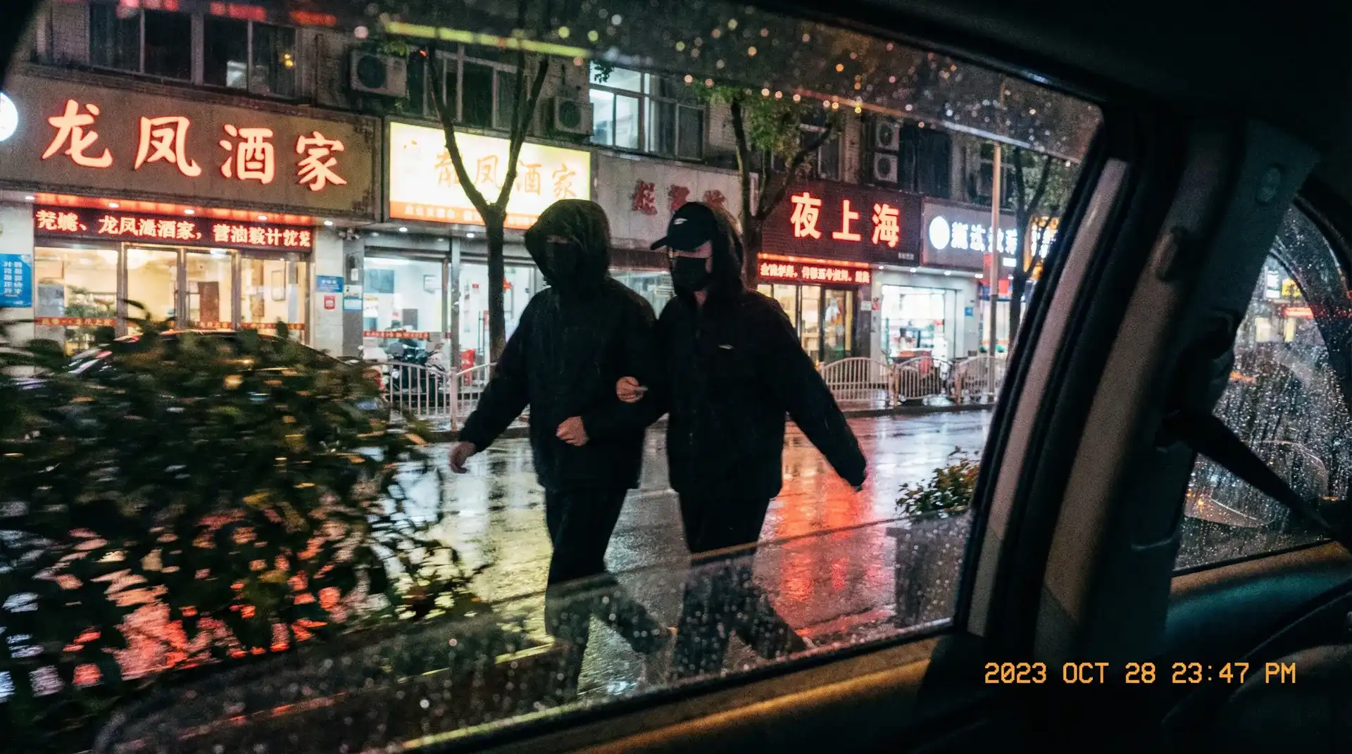 吃瓜网 - 顶流明星深夜密会现场抓拍照片